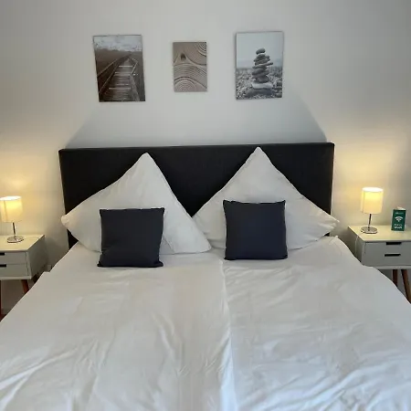 Grosse Ferienwohnung Fur Familien Und Gruppen - Moviepark Nahe - 2 Schlafzimmer Wohnzimmer Apartment