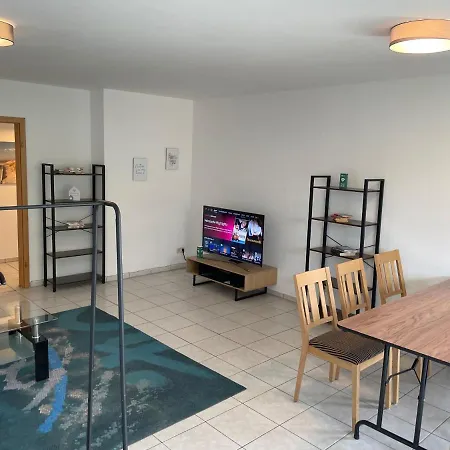Grosse Ferienwohnung Fur Familien Und Gruppen - Moviepark Nahe - 2 Schlafzimmer Wohnzimmer *